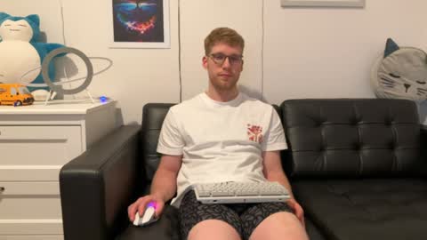 Snapshot of blueeyedtallguy chatting on 12-17-24, 08:34 blueeyedtallguy online show from 12-17-24, 08:34