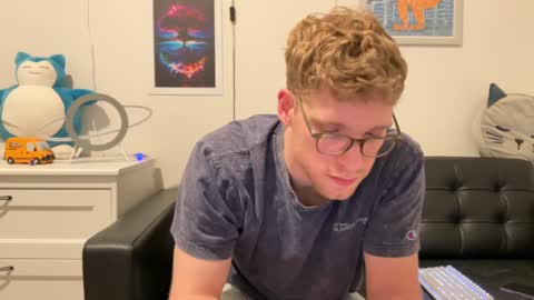 Snapshot of blueeyedtallguy chatting on 12-18-24, 02:42 blueeyedtallguy online show from 12-18-24, 02:42