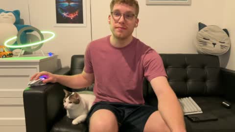 Snapshot of blueeyedtallguy chatting on 12-19-24, 09:06 blueeyedtallguy online show from 12-19-24, 09:06