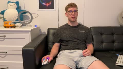 Snapshot of blueeyedtallguy chatting on 12-24-24, 03:05 blueeyedtallguy online show from 12-24-24, 03:05