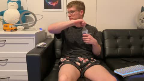 Snapshot of blueeyedtallguy chatting on 01-09-25, 04:52 blueeyedtallguy online show from 01-09-25, 04:52