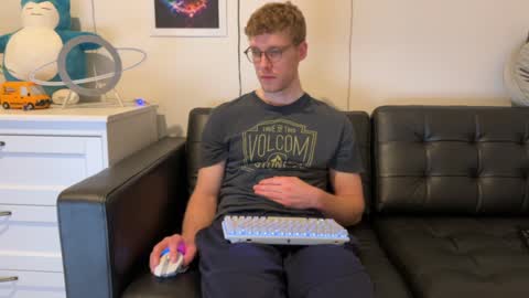 Snapshot of blueeyedtallguy chatting on 01-10-25, 04:22 blueeyedtallguy online show from 01-10-25, 04:22