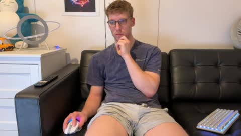 Snapshot of blueeyedtallguy chatting on 01-12-25, 01:42 blueeyedtallguy online show from 01-12-25, 01:42