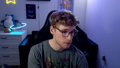 Snapshot of blueeyedtallguy chatting on 02-15-25, 07:06 blueeyedtallguy online show from 02-15-25, 07:06