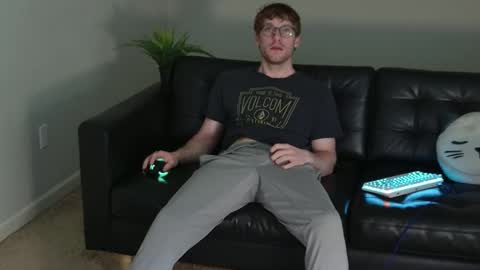 Snapshot of blueeyedtallguy chatting on 09-13-25, 04:40 blueeyedtallguy online show from 09-13-25, 04:40