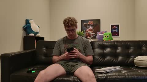 Snapshot of blueeyedtallguy chatting on 09-18-25, 01:40 blueeyedtallguy online show from 09-18-25, 01:40