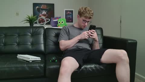 Snapshot of blueeyedtallguy chatting on 09-26-25, 10:47 blueeyedtallguy online show from 09-26-25, 10:47