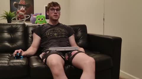 Snapshot of blueeyedtallguy chatting on 10-07-25, 01:25 blueeyedtallguy online show from 10-07-25, 01:25