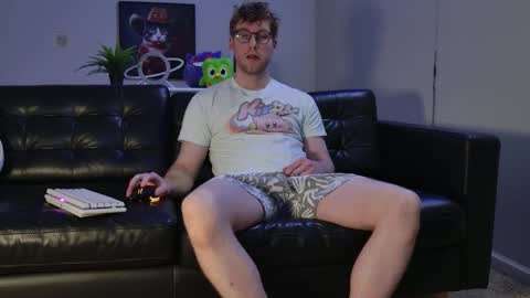 Snapshot of blueeyedtallguy chatting on 10-14-25, 01:06 blueeyedtallguy online show from 10-14-25, 01:06