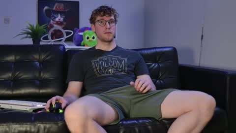 Snapshot of blueeyedtallguy chatting on 10-28-25, 01:09 blueeyedtallguy online show from 10-28-25, 01:09