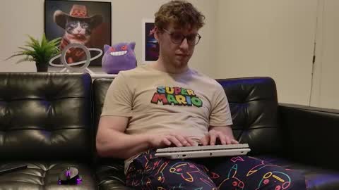 Snapshot of blueeyedtallguy chatting on 10-30-25, 01:51 blueeyedtallguy online show from 10-30-25, 01:51