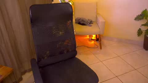 FLORAA online show from 06-20-26, 04:54