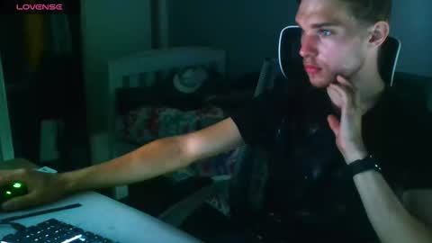 bluegaze6227724 online show from 12-04-25, 08:01