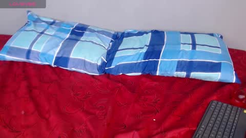 Snapshot of blueviolette chatting on 12-19-24, 05:29 Violette 3 online show from 12-19-24, 05:29