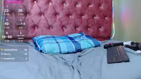 Snapshot of blueviolette chatting on 02-20-25, 07:19 Violette 3 online show from 02-20-25, 07:19