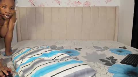 Snapshot of blueyivy chatting on 12-08-24, 12:30 Babygirl online show from 12-08-24, 12:30