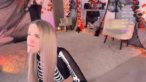 Mikki chan online show from 10-29-25, 11:45