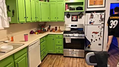 Snapshot of bnczuperzexy chatting on 12-22-25, 04:53 ZuperZexyZounds online show from 12-22-25, 04:53