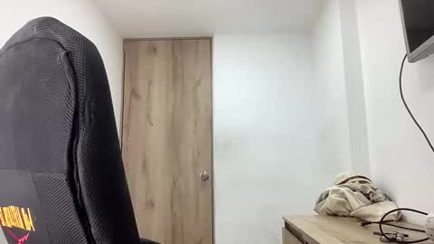 Bob  INDEPENDENT MODEL online show from 04-25-26, 11:24