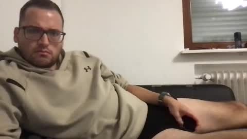 bobbele94 online show from 10-28-25, 07:49