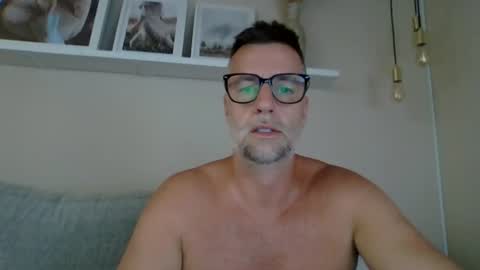Snapshot of bobberman78 chatting on 07-18-26, 05:39 Dan online show from 07-18-26, 05:39