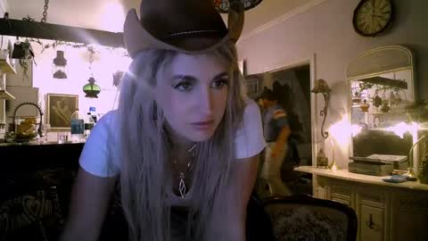 Snapshot of bobbyandsadie chatting on 05-25-26, 04:18 Bobby and Sadie online show from 05-25-26, 04:18
