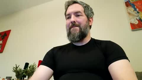 Snapshot of bobchmw chatting on 12-17-25, 01:17 Bobchmw online show from 12-17-25, 01:17