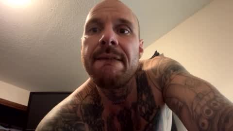 Snapshot of bodyart85_19 chatting on 12-12-24, 06:47 Bodyart85 19 online show from 12-12-24, 06:47