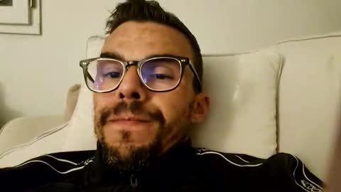 Snapshot of bomale89 chatting on 10-31-25, 09:16 bomale89 online show from 10-31-25, 09:16