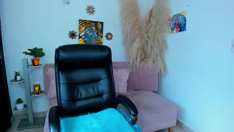 Snapshot of bombaneraa chatting on 02-12-25, 04:55 Salma Independent Model online show from 02-12-25, 04:55