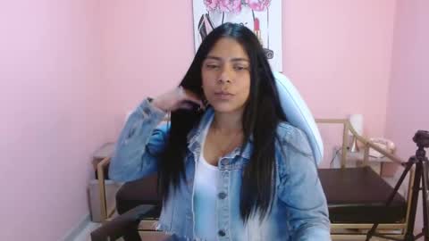 Snapshot of bombom_brown_ chatting on 12-20-25, 08:05 bombom_brown_ online show from 12-20-25, 08:05