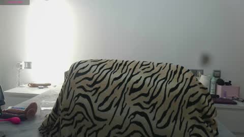 Lucy online show from 04-07-26, 10:48