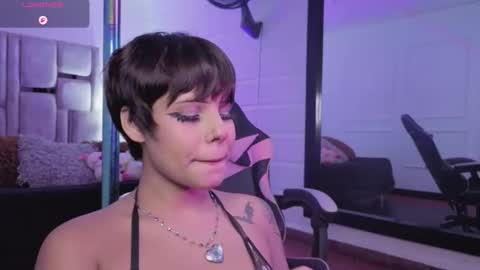 Snapshot of bonnie_anderson chatting on 12-01-25, 09:09 Bonnie Anderson online show from 12-01-25, 09:09