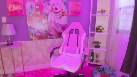 Snapshot of bonnie_benet chatting on 12-10-24, 11:54 Bonnie online show from 12-10-24, 11:54