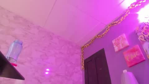 Snapshot of bonnie_benet chatting on 12-11-24, 02:44 Bonnie online show from 12-11-24, 02:44