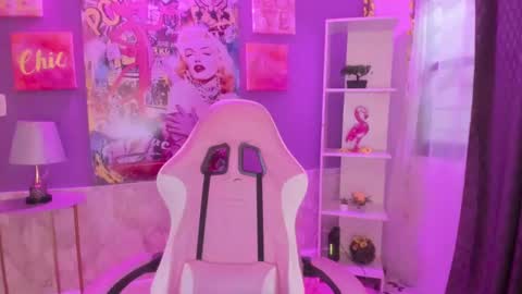 Snapshot of bonnie_benet chatting on 12-17-24, 11:28 Bonnie online show from 12-17-24, 11:28