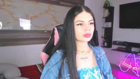 Snapshot of bonnie_bu chatting on 12-14-25, 08:13 becky online show from 12-14-25, 08:13