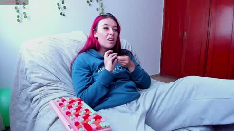 Bonnie Help me reach 500 likes online show from 01-31-25, 05:32