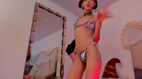 Snapshot of bonniecute_ chatting on 12-13-24, 03:00   online show from 12-13-24, 03:00