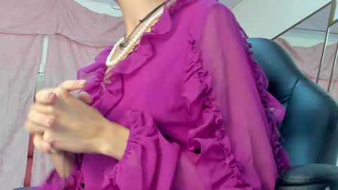 Snapshot of bonniecute_ chatting on 01-12-25, 11:28   online show from 01-12-25, 11:28