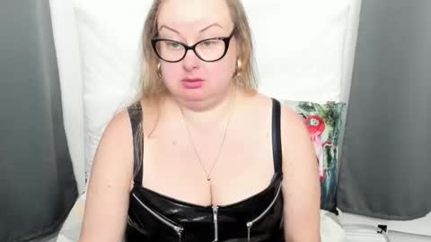 Bonnie online show from 11-05-25, 05:29