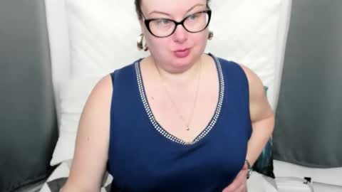 Bonnie online show from 11-20-25, 05:40