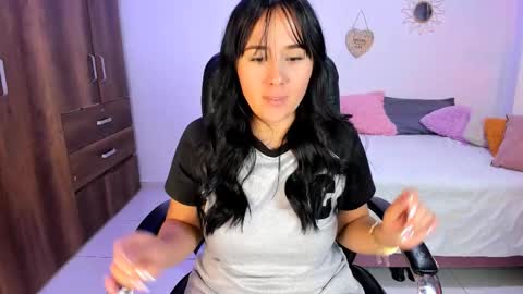 Snapshot of bonny_greylm chatting on 12-19-25, 05:53 sofia online show from 12-19-25, 05:53