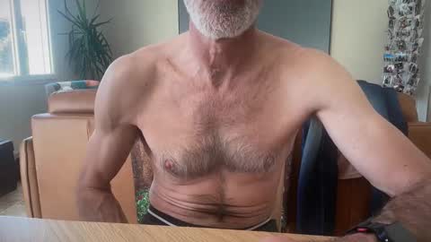 Snapshot of bonzo21 chatting on 04-09-26, 03:17 bonzo21 online show from 04-09-26, 03:17