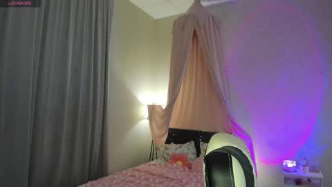 Milena online show from 10-10-25, 02:10