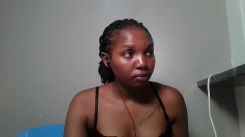 Snapshot of bootie_caramel chatting on 05-27-26, 02:25 bootie_caramel online show from 05-27-26, 02:25
