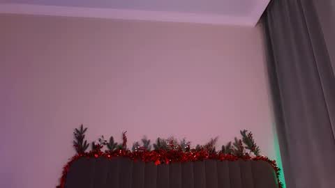 Snapshot of bootylecious_ chatting on 12-25-24, 10:06 Mona online show from 12-25-24, 10:06