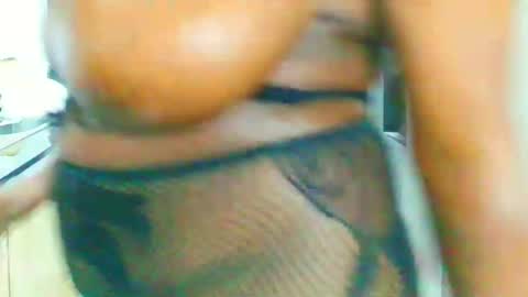 Snapshot of bootylicious_1_ chatting on 01-13-25, 06:59 vee online show from 01-13-25, 06:59