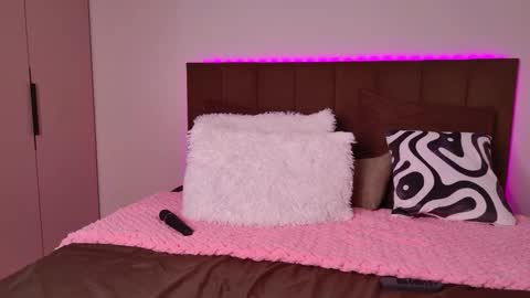 Hallie online show from 03-11-26, 04:18