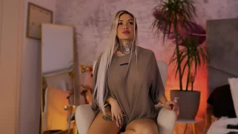 Snapshot of bossandbabe chatting on 02-14-26, 06:37 BriannaXmoon online show from 02-14-26, 06:37